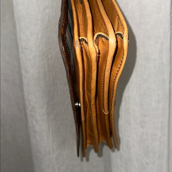 Wild West MAYA Unisex Camel Tan Artisan Leather Accordion Crossbody Bag Purse - Picture 8 of 16